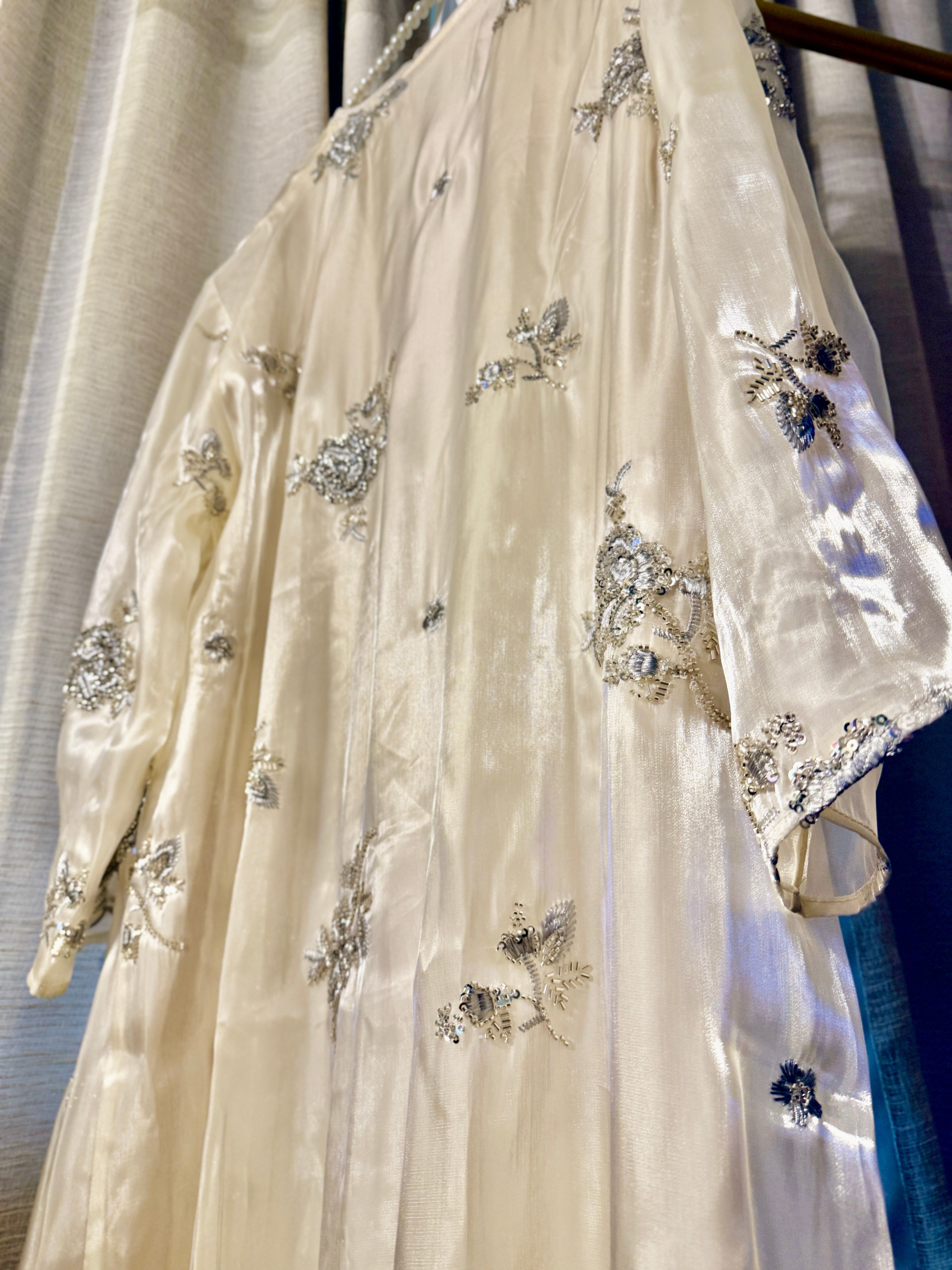Amirah Abaya — Pearl White